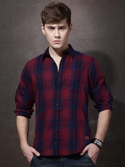 

Roadster Men Maroon Checked Casual Shirt