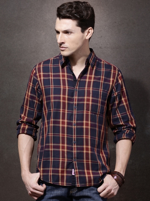 

Roadster Men Navy & Maroon Checked Casual Shirt, Navy blue