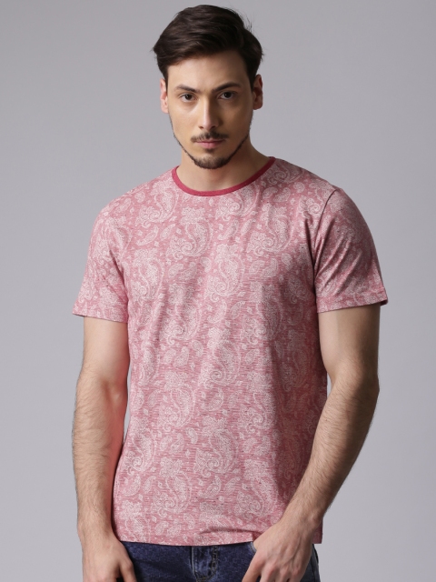 

True Blue Men Red Paisley Printed T-shirt
