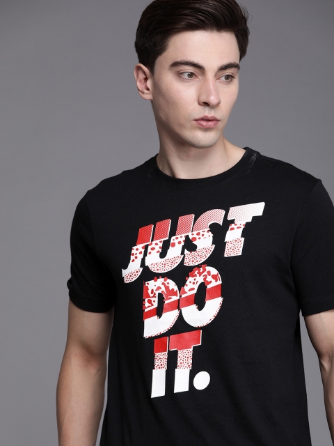 

Nike Men Black & White Typography Printed T-shirt