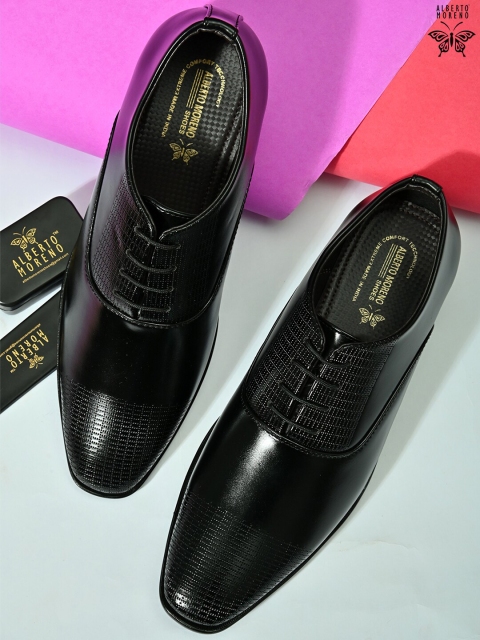 

ALBERTO MORENO Men Black Textured Formal Derbys