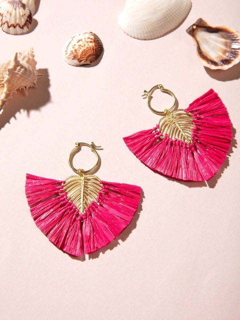 

Pipa Bella Pink & Gold-Toned Contemporary Drop Earrings