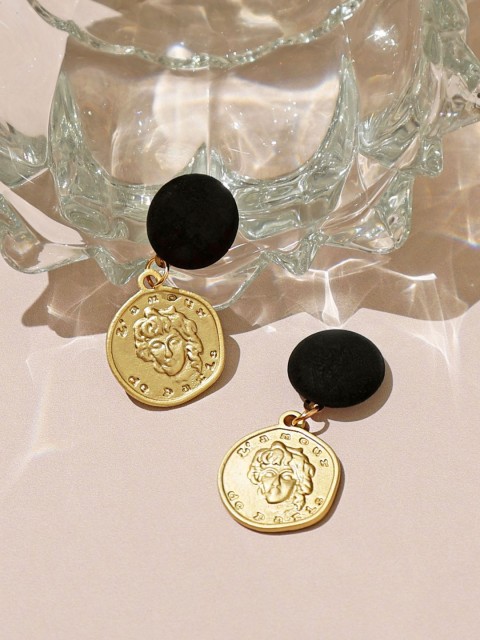 

Pipa Bella Black & Gold-Toned Circular Drop Earrings