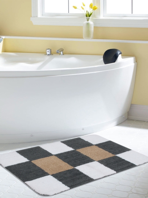 

Saral Home Black & White Checked Rectangular Bath Rug