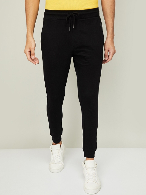 

Bossini Men Black Typography Printed Cotton Joggers
