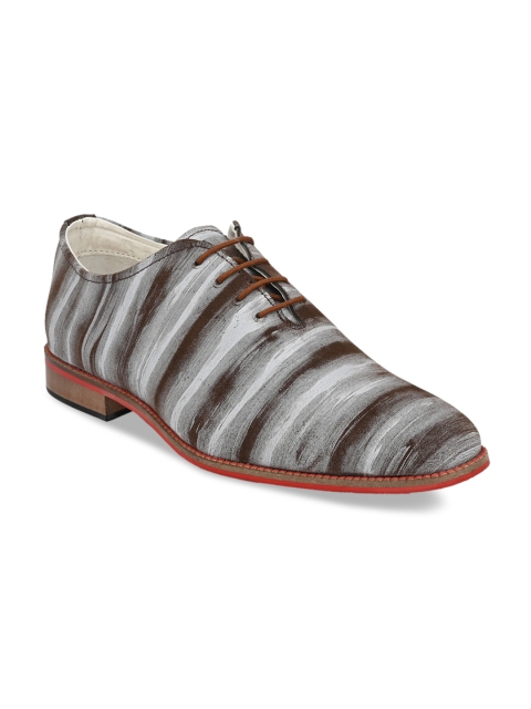 

KLEAT Men Grey Striped Sneakers