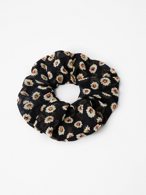 

Accessorize Women Navy Blue & Beige Printed Scrunchies