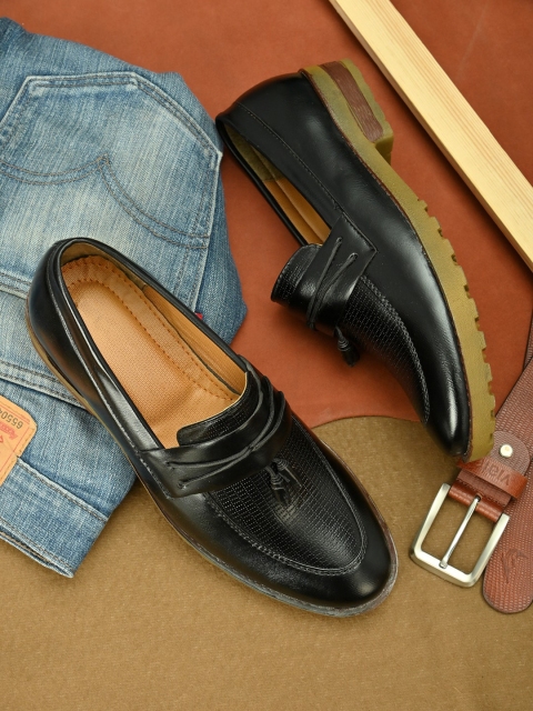 

mr wonker Men Black Loafers