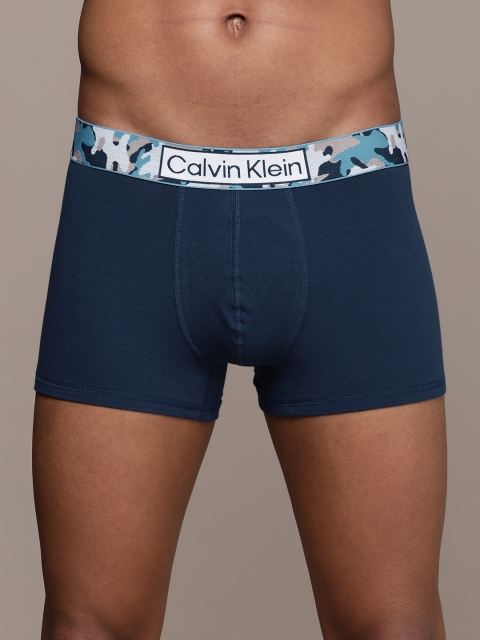 

Calvin Klein Underwear Men Blue Typographic Printed Trunk NB3140C5F