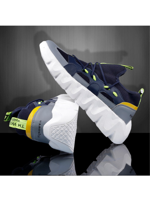 

Woakers Men White Angry Birds Colourblocked Sneakers