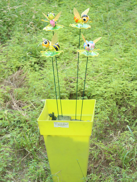 

Wonderland Set of 4 Garden Bee Ornaments Garden Sticks, Green