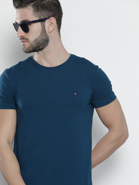 

Tommy Hilfiger Men Blue Solid Slim Fit T-shirt