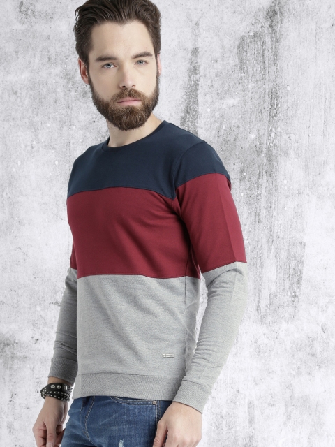 

Roadster Men Grey & Maroon Colourblocked Round Neck T-Shirt