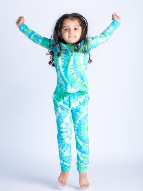 

Cuddles for Cubs Unisex Kids Turquoise Blue & Green Tie & Dye Night Suit