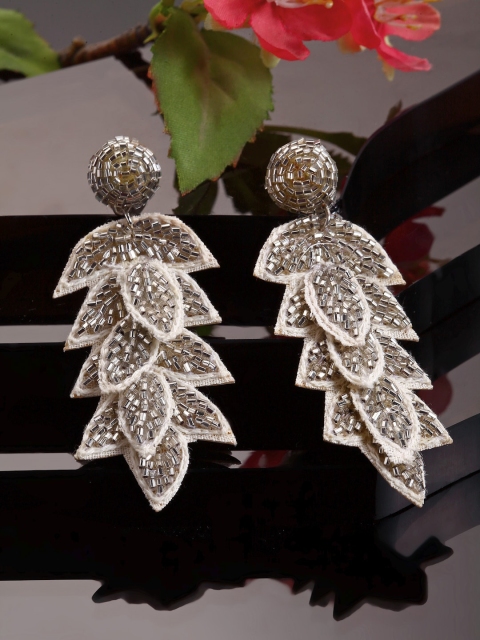 

Moedbuille Silver-Toned Leaf Shaped Studs Earrings