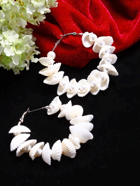 

Moedbuille Off White Contemporary Half Hoop Earrings