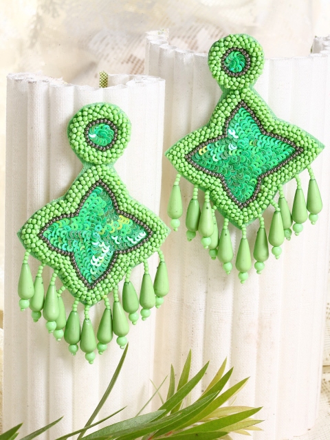 

Moedbuille Green Contemporary Drop Earrings