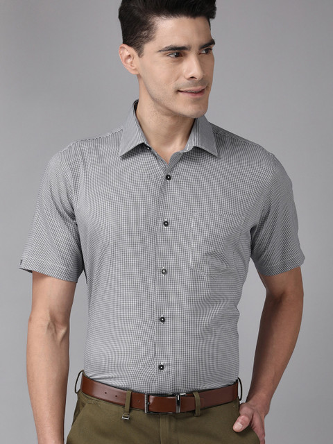 

Van Heusen Men Black & White Checked Pure Cotton Custom Fit Formal Shirt