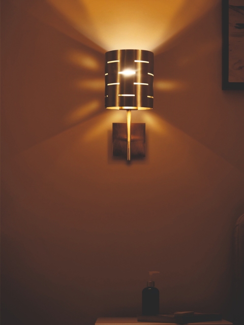 

Philips Gold Toned Roseate Table Lamp