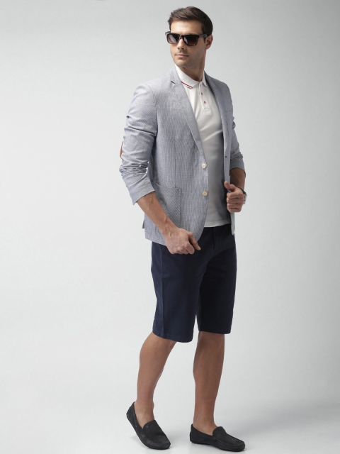 

INVICTUS White Solid Polo T-shirt