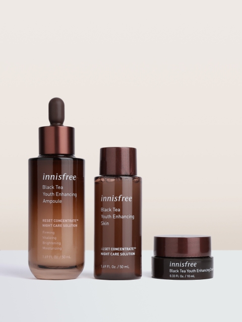 

Innisfree Black Tea Youth Enhancing Ampoule Set - Night Care Solution, Brown