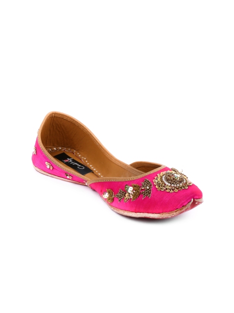 

Coral Haze Women Pink Handcrafted Silk Juttis