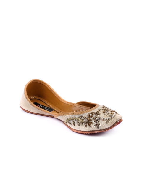 

Coral Haze Women Beige Handcrafted Silk Juttis