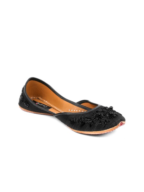 

Coral Haze Women Black Handcrafted Silk Juttis