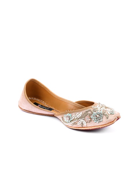 

Coral Haze Women Peach Handcrafted Silk Juttis