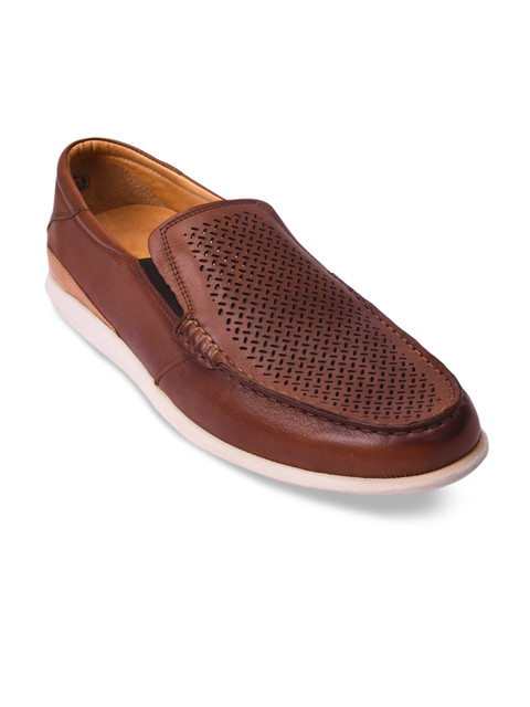 

Pavers England Men Brown Textured Leather Loafers