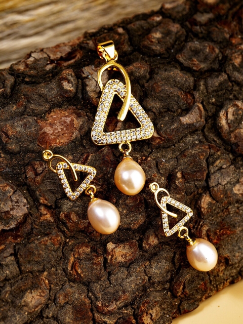 

Studio Voylla Women Gold-toned Generic Triangle Pearl Drop Pendant Set