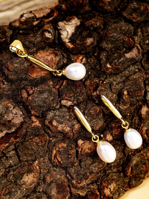 

Studio Voylla Gold-toned Generic Sleek Pearl Pendant Set