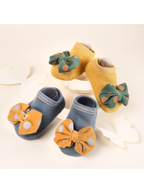 

KICKS & CRAWL Kids Pack Of 2 Blue & Yellow Solid Ankle-Length Socks with Bow