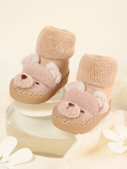 

KICKS & CRAWL Infant Kids Beige Playful Puppies Booties