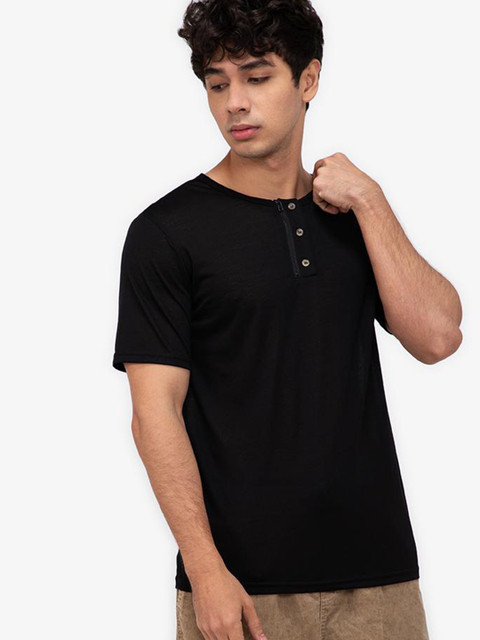 

ZALORA BASICS Men Black & Olive Solid T Shirt