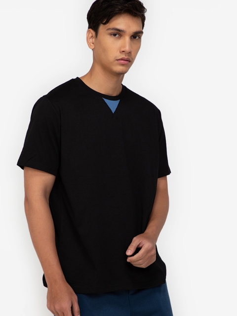 

ZALORA BASICS Men Black Solid T-Shirt