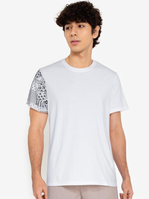 

ZALORA BASICS Men Black Printed T-Shirt