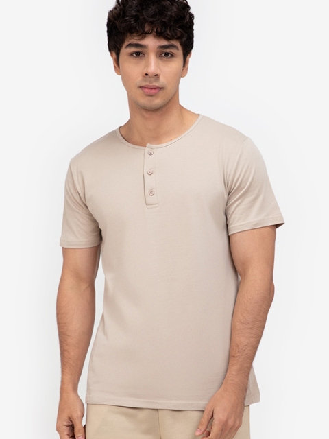 

ZALORA BASICS Men Beige Solid T-shirt