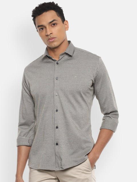 

Van Heusen Sport Men Grey Slim Fit Checked Casual Shirt