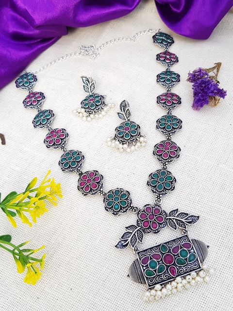 

GRIIHAM Silver-Plated Green & White AD-Studded & Pearl Beaded Jewellery Set
