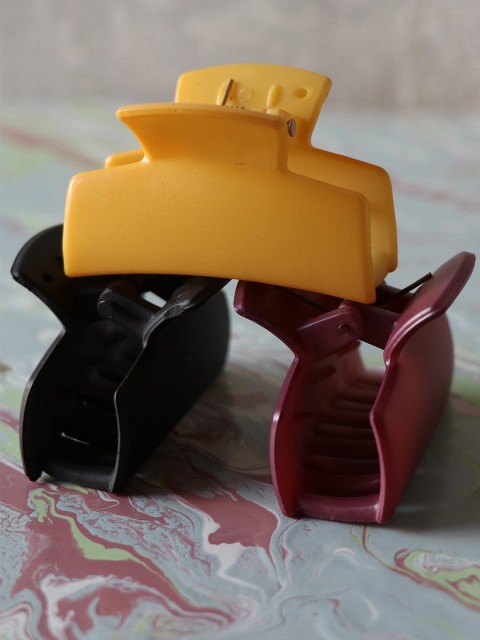 

Ayesha Women Brown & Yellow Set of 3 Claw Clip