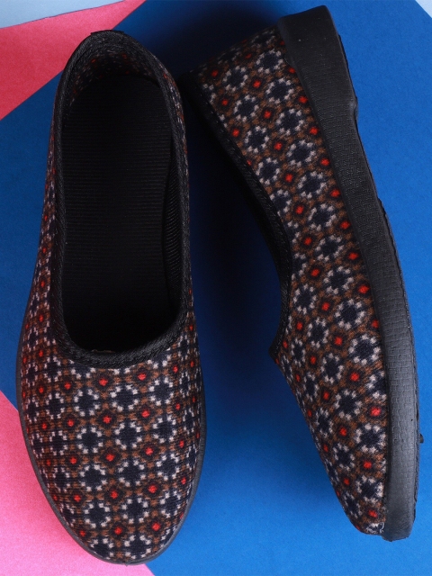 

FABBMATE Women Brown & Red Printed Walking Shoes