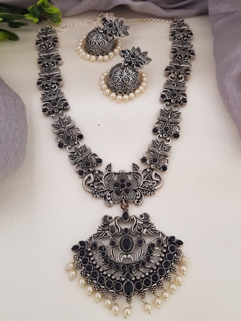 

GRIIHAM Oxidised Silver-Plated & Black AD-Studded Jewellery Set