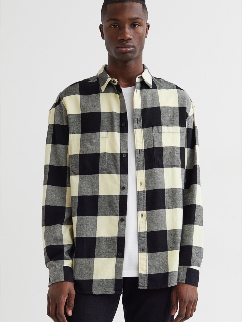 

H&M Men Black & Yellow Relaxed Fit Twill shirt