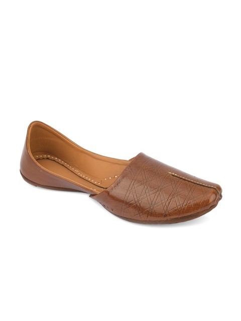 

DESI COLOUR Men Brown Textured Leather Mojaris