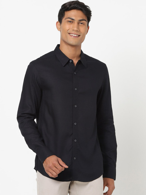 

Bewakoof Men Black Regular Fit Casual Shirt