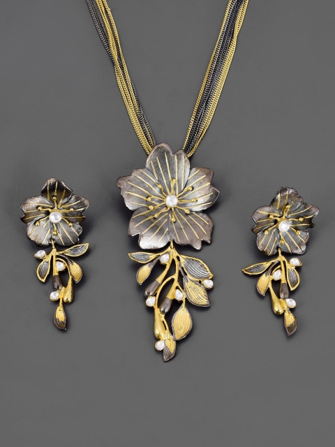 

Tistabene White & Gold-Toned Stone Studded Floral Jewellery Set