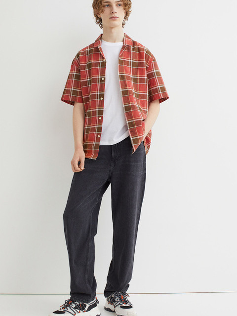 

H&M Men Red & White Checked Relaxed Fit Linen-Blend Resort Shirt