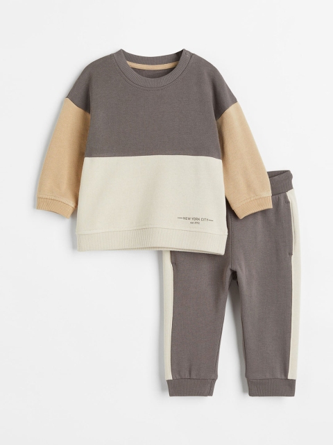 

H&M Boys Grey & Beige Sweatshirt and Joggers