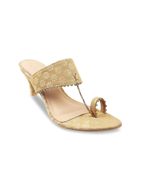 

Metro Woman Gold-Toned Block Sandals